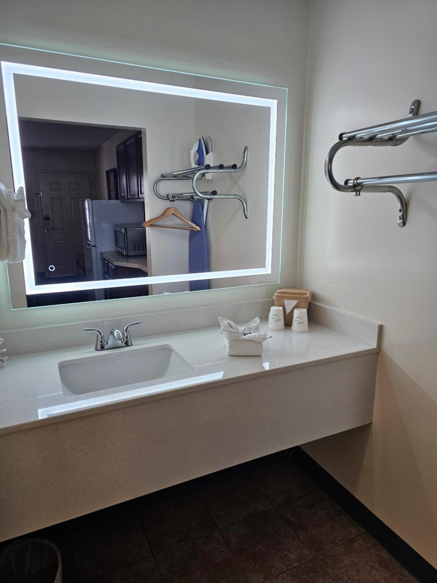 Hotel Bluegrass Extended